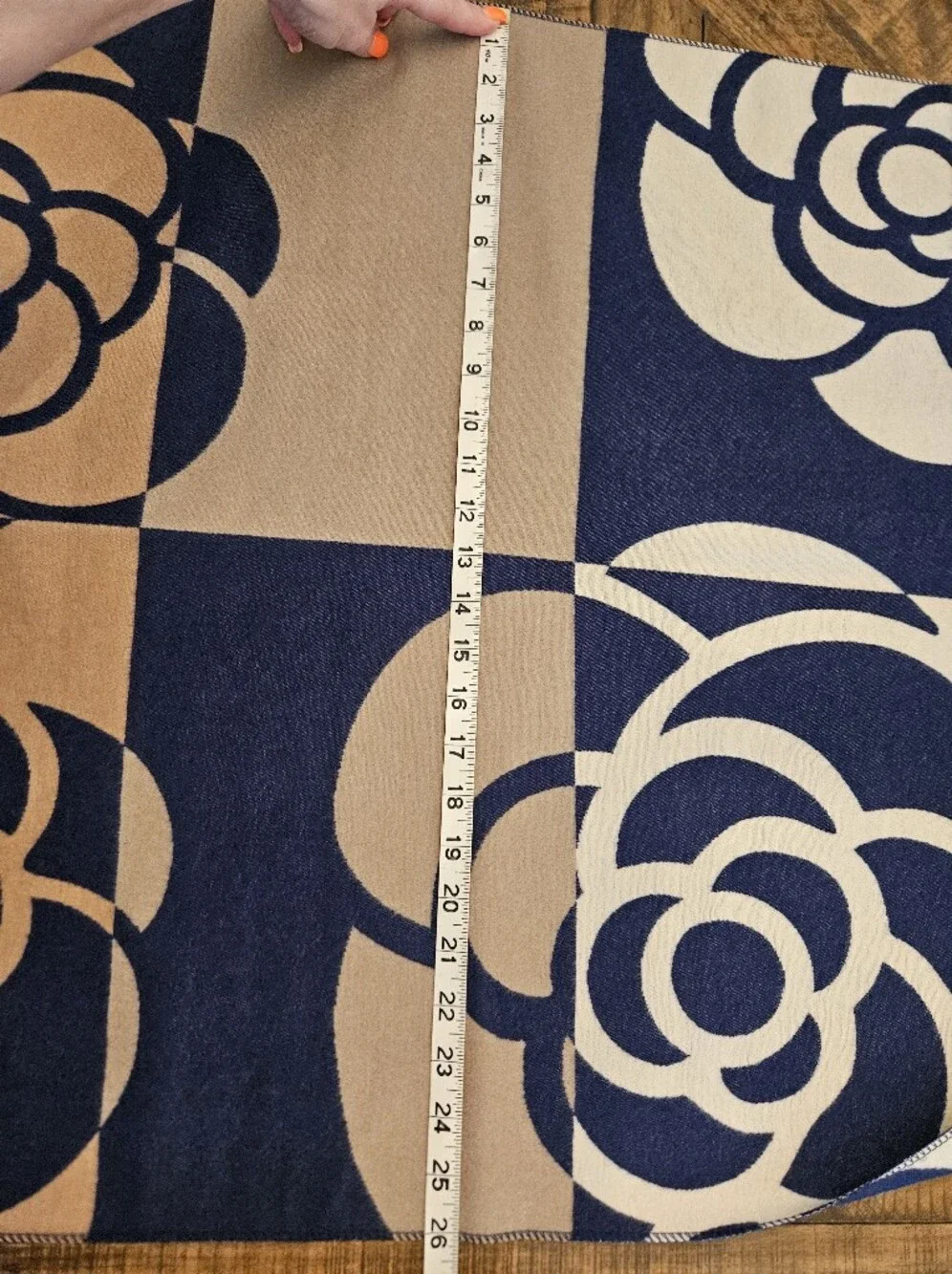 NEW Cashmere Blend Navy & Beige Floral Pattern Women's Shall Scarf 26" x 76" - Picture 6 of 6
